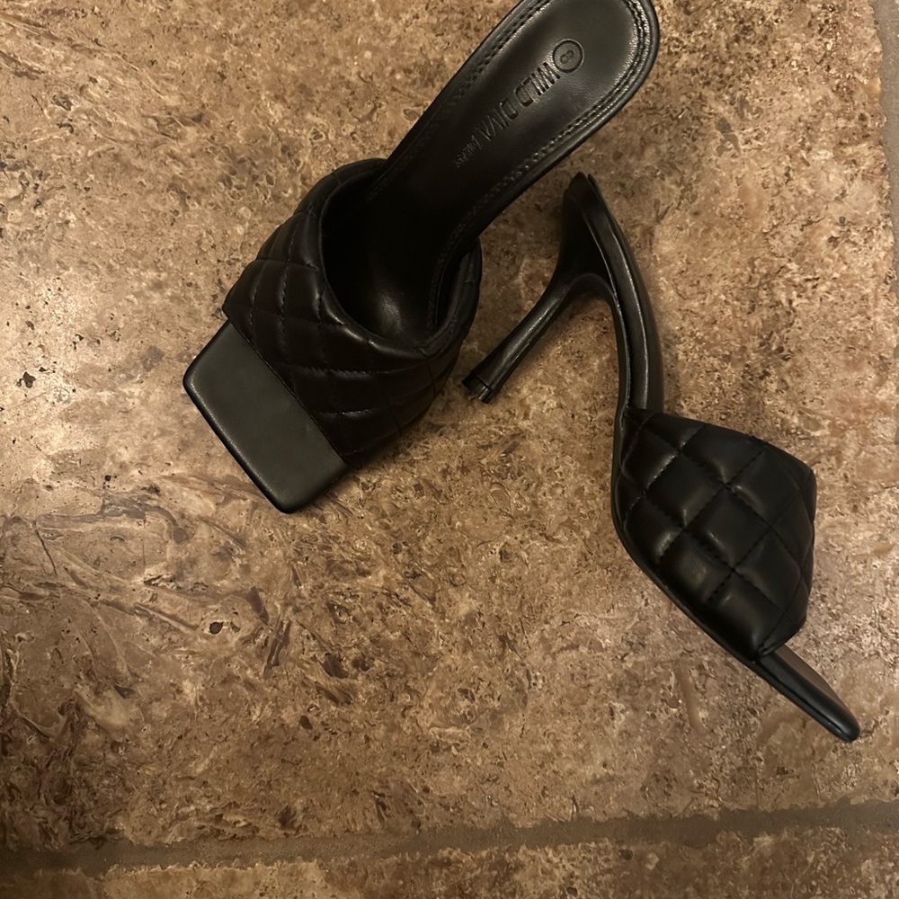 Wild Diva Black Quilted Mules - Picture 3 of 6